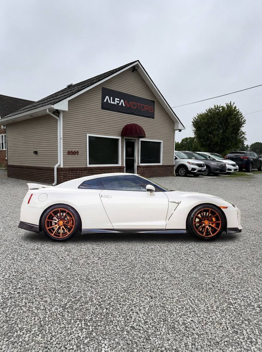 2017 NISSAN GT-R